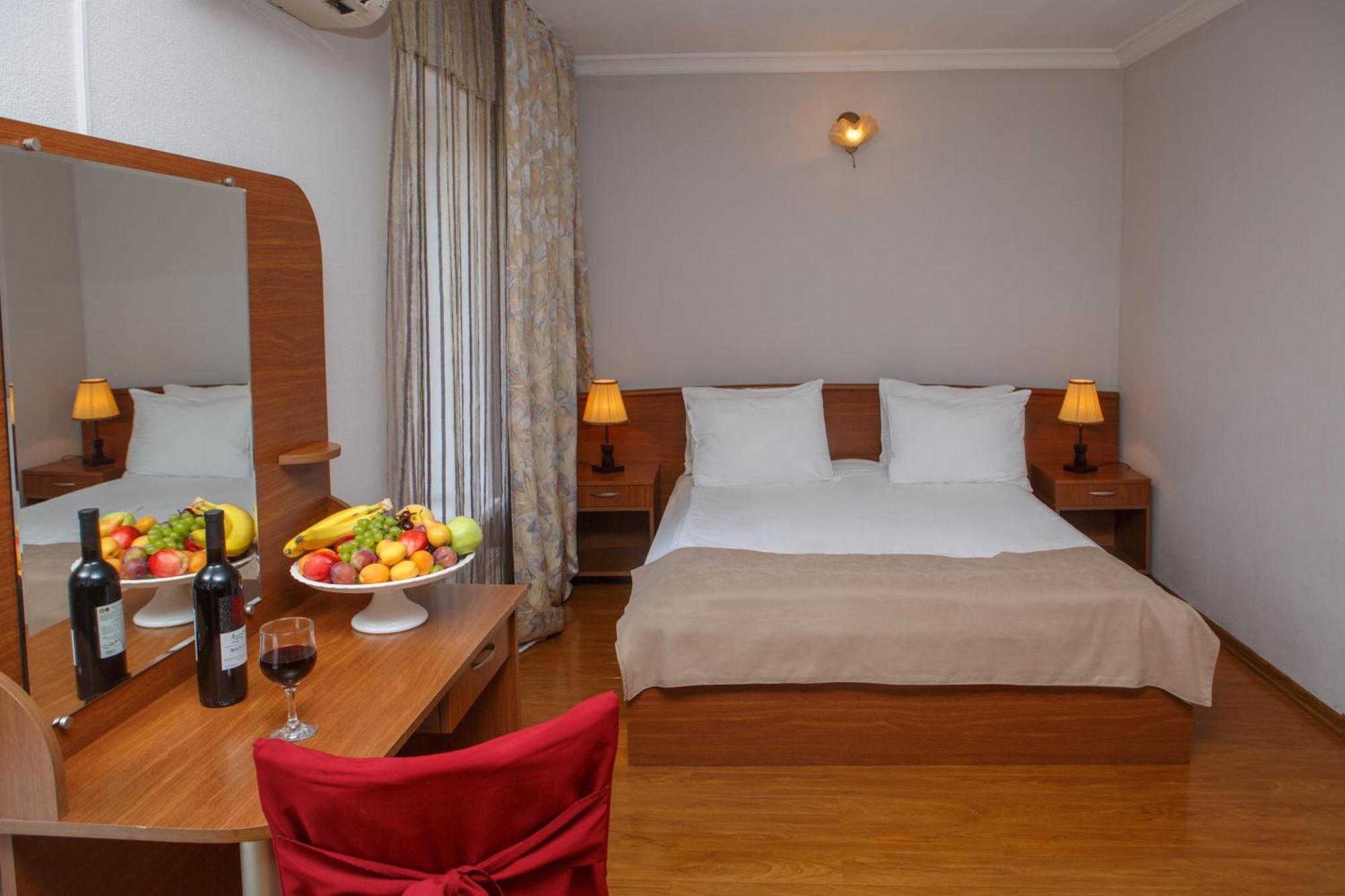 Hotel Nata Tiflis Dış mekan fotoğraf